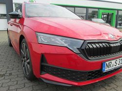 Velvet rot Gebraucht 2024 Skoda Octavia SportLine Kombi | 36.990 € (Teuer)
