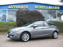 Grau Gebraucht 2018 Opel Astra Limousine | 15.770 € (Etwas zu teuer)