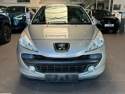Silber Gebraucht 2005 Peugeot 207 Kleinwagen | 1.500 €