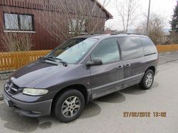 Grau metallic Gebraucht 1997 Chrysler Voyager Van / Kleinbus | 2.200 €