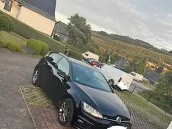 Schwarz Gebraucht 2016 VW Golf VII Highline Limousine | 10.790 € (Guter Preis)