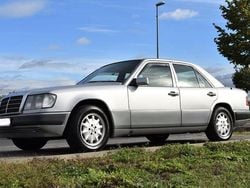 Silber (metallic) Gebraucht 1993 Mercedes E280 Limousine | 8.000 €