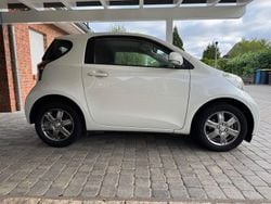 Weiß Gebraucht 2009 Toyota iQ Kleinwagen | 4.450 € (Fairer Preis)