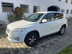 Weiß Gebraucht 2011 Toyota RAV4 SUV | 7.990 € (Fairer Preis)