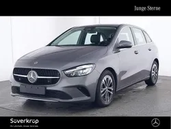 Grau Gebraucht 2023 Mercedes B200 Progressive Van / Kleinbus | 30.320 € (Fairer Preis)