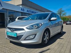 Silber Gebraucht 2014 Hyundai i30 Trend Kombi | 6.449 € (Fairer Preis)