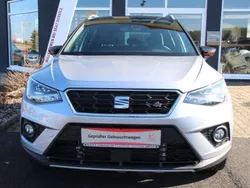 Silbermetallic / dach schwarz Gebraucht 2021 Seat Arona FR SUV | 16.342 € (Fairer Preis)