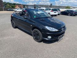 Schwarz Gebraucht 2005 Peugeot 206 CC Filou Cabrio | 2.490 € (Teuer)