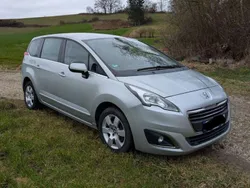 Grau Gebraucht 2014 Peugeot 5008 Access Van / Kleinbus | 6.500 € (Etwas zu teuer)