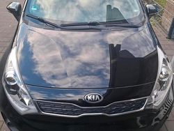 Schwarz Gebraucht 2014 Kia Rio FIFA World Cup Edition Kleinwagen | 5.199 € (Guter Preis)