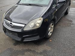 Schwarz Gebraucht 2007 Opel Zafira Van / Kleinbus | 2.100 € (Teuer)