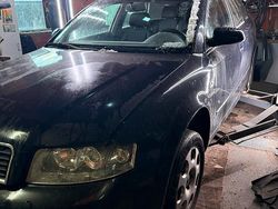 Blau Gebraucht 2004 Audi A4 Kombi | 800 € (Guter Preis)