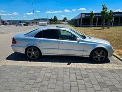 Silber Gebraucht 2007 Mercedes E500 AMG Limousine | 8.200 €