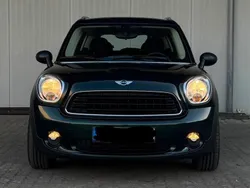 Grün Gebraucht 2011 Mini One D Countryman SUV | 5.290 €