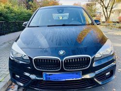 Schwarz Gebraucht 2016 BMW 220 Gran Tourer Sport Line Van / Kleinbus | 15.999 € (Fairer Preis)