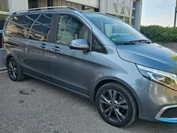 Grau Gebraucht 2019 Mercedes V250 Van / Kleinbus | 28.990 € (Guter Preis)