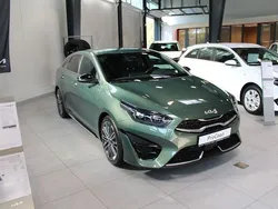 Grün Neu 2025 Kia ProCeed GT-Line Kleinwagen | 31.990 € (Etwas zu teuer)