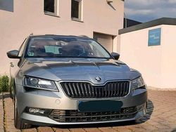 Silber Gebraucht 2016 Skoda Superb Kombi | 13.490 € (Fairer Preis)