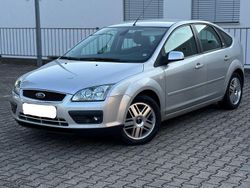 Silber Gebraucht 2006 Ford Focus Ghia Limousine | 4.750 € (Etwas zu teuer)