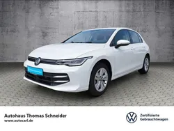 Weiß Gebraucht 2024 VW Golf VIII Life Limousine | 23.980 € (Guter Preis)