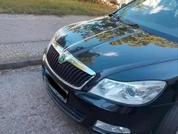 Schwarz Gebraucht 2011 Skoda Octavia Cabrio | 7.800 €