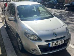 Silber Gebraucht 2009 Renault Clio II Limousine | 2.500 €