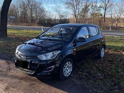 Schwarz Gebraucht 2013 Hyundai i20 Edition Kleinwagen | 5.200 € (Fairer Preis)