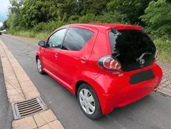 Rot Gebraucht 2011 Toyota Aygo Kleinwagen | 2.999 € (Fairer Preis)