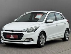 Weiß Gebraucht 2016 Hyundai i20 Classic Limousine | 8.490 € (Fairer Preis)