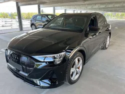 Mythosschwarz metallic Gebraucht 2022 Audi e-tron Black Edition SUV | 48.940 € (Etwas zu teuer)