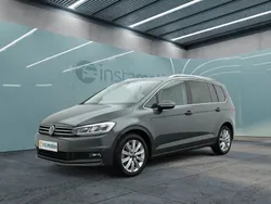 Grau Gebraucht 2024 VW Touran Highline Van / Kleinbus | 36.249 € (Fairer Preis)
