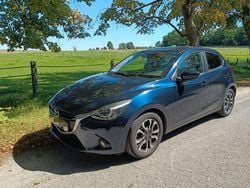 Blau Gebraucht 2015 Mazda 2 Sports-Line Limousine | 8.500 € (Guter Preis)