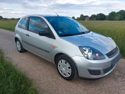 Grau Gebraucht 2007 Ford Fiesta Ambiente Kleinwagen | 1.990 € (Fairer Preis)