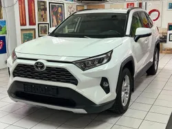 Weiß Gebraucht 2021 Toyota RAV4 Comfort SUV | 28.100 € (Fairer Preis)
