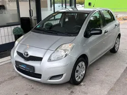 Silber Gebraucht 2010 Toyota Yaris Cool Kleinwagen | 4.290 € (Fairer Preis)