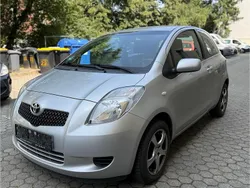 Grau Gebraucht 2006 Toyota Yaris Kleinwagen | 1.800 € (Fairer Preis)