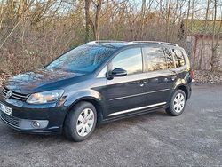 Schwarz Gebraucht 2011 VW Touran Van / Kleinbus | 5.600 € (Fairer Preis)