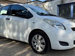 Weiß Gebraucht 2011 Toyota Yaris Limousine | 2.650 € (Guter Preis)