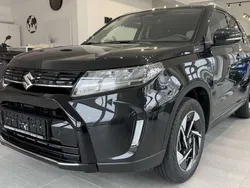 Sphere blue / cosmic black m Gebraucht 2024 Suzuki Vitara Comfort+ SUV | 21.900 € (Fairer Preis)