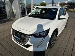 Weiß Gebraucht 2021 Peugeot e-208 Active Kleinwagen | 15.990 € (Fairer Preis)