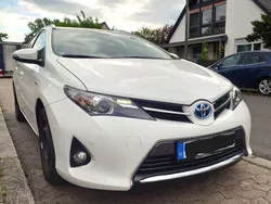 Weiß Gebraucht 2015 Toyota Auris Touring Sports Kombi | 12.500 € (Fairer Preis)