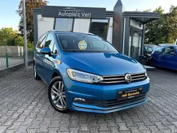 Blau Gebraucht 2019 VW Touran Highline Van / Kleinbus | 16.490 € (Etwas zu teuer)