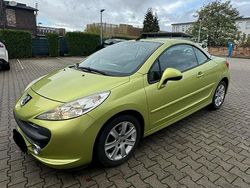 Grün Gebraucht 2009 Peugeot 207 CC Cabrio | 2.890 € (Fairer Preis)