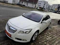 Weiß Gebraucht 2010 Opel Insignia Sport Limousine | 3.199 € (Guter Preis)