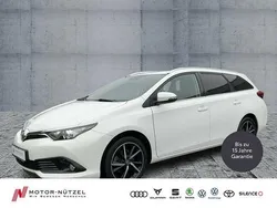 Weiß Gebraucht 2017 Toyota Auris Hybrid Basis Kombi | 15.690 € (Guter Preis)
