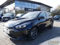 Schwarz Neu 2025 Kia Ceed 4 Limousine | 27.990 € (Etwas zu teuer)
