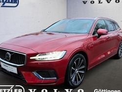 Rot Gebraucht 2022 Volvo V60 Core Kombi | 30.990 € (Guter Preis)