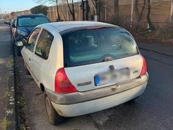 Grau Gebraucht 2000 Renault Clio II Kleinwagen | 600 € (Guter Preis)