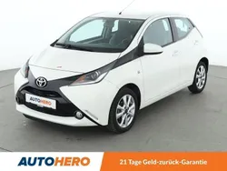 Weiß Gebraucht 2017 Toyota Aygo X-play Kleinwagen | 8.790 € (Guter Preis)