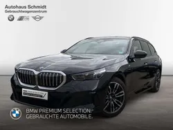 Saphirschwarz Gebraucht 2024 BMW 520 M Sport Kombi | 56.990 € (Fairer Preis)
